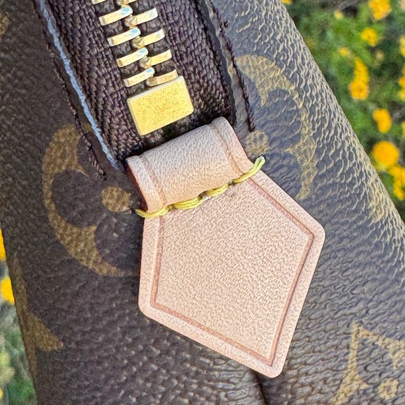 NEW Louis Vuitton Cosmetic Pouch GM M47353 - Picture 15 of 16